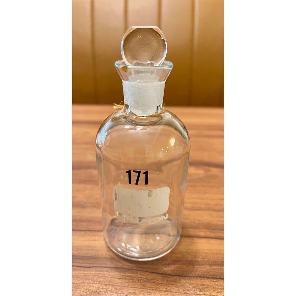 Clear Glass Wheaten Bottle With Glass Stopper #171